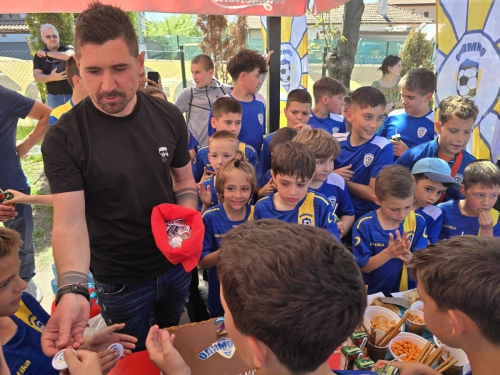 23e2ef98-091a-408f-983e-4b7c91b86296