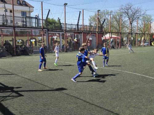 7539f070-725f-4b2f-86e6-b70b638afd2b