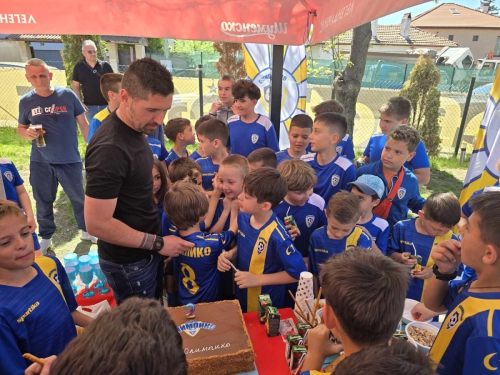 e5c62f80-7c63-4378-8d99-a4b836b81121